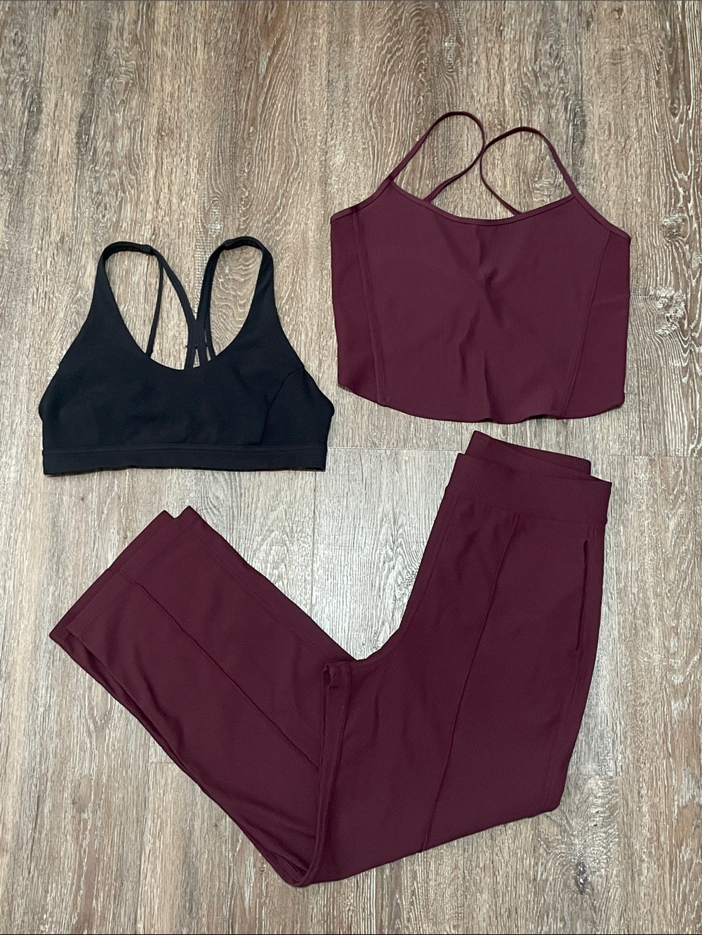 EUC Lululemon Matching Ribbed Cassis/Black Set. Size Tops 8/ Bottom 6